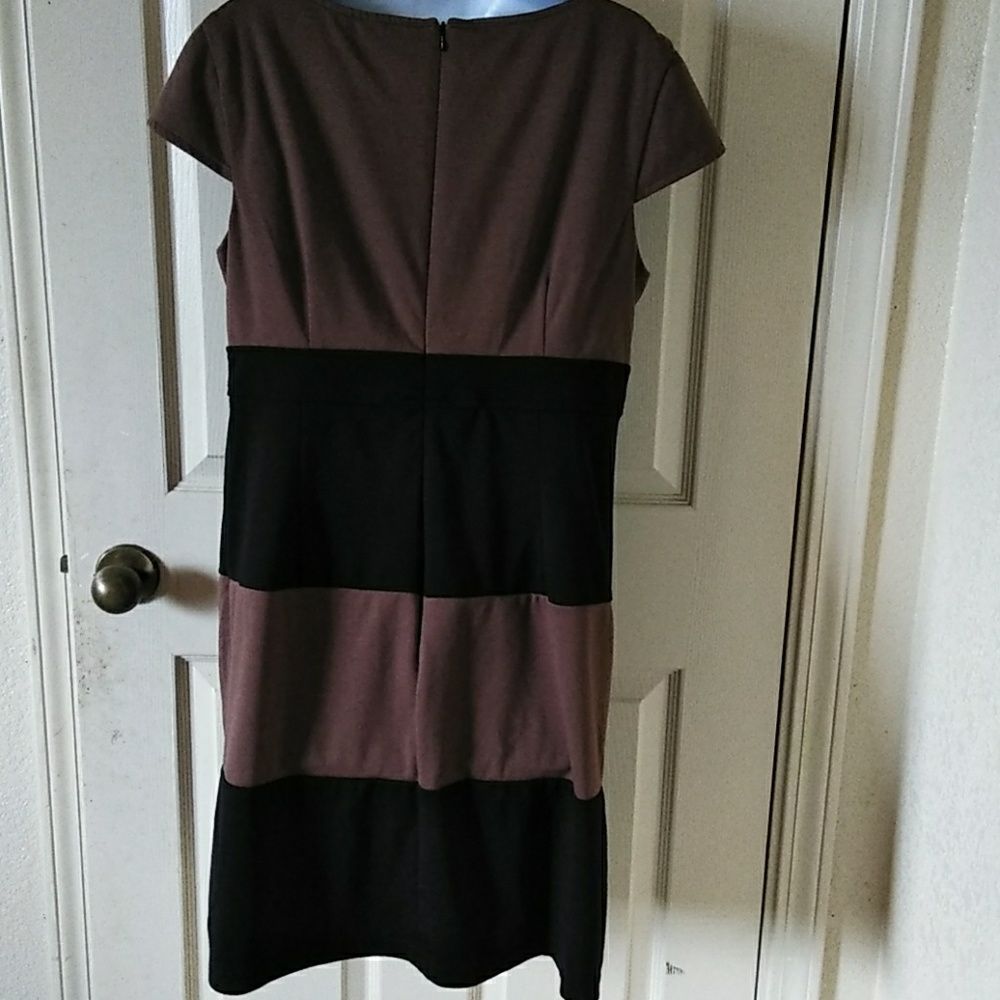 Dress - Picture 3 of 3